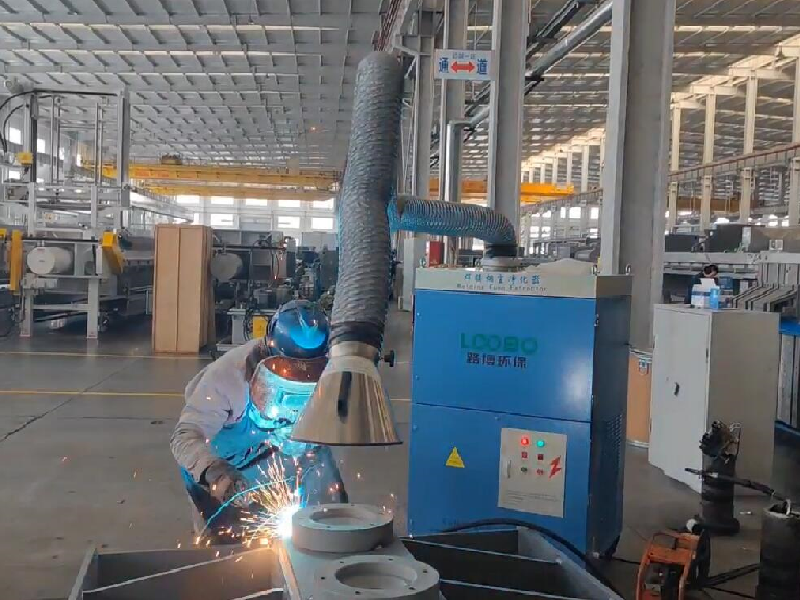 移动式焊接烟尘净化器：从“可选”到“刚需”，现代车间的健康新标配